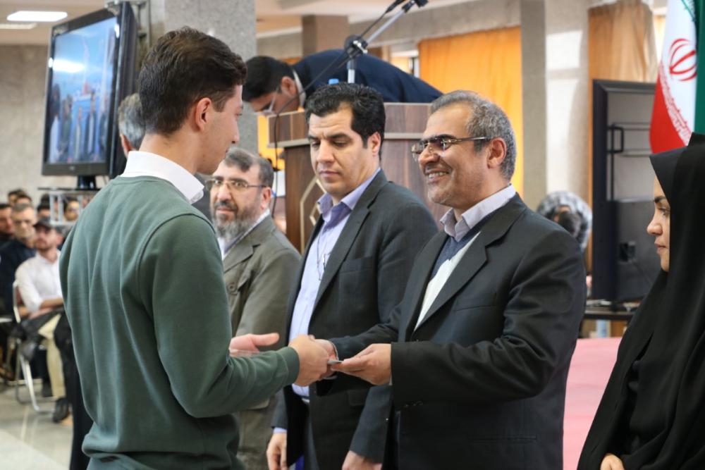 تجلیل از دانشجویان سرآمد، رتبه های برگزیده علمی و ورزشی و دبیران تشکل های دانشجویی در مراسم روز دانشجو