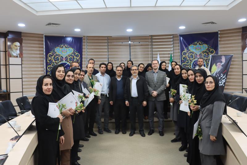 تجلیل از کارشناسان آزمایشگاه های دانشگاه مراغه همزمان با روز ملی آزمایشگاه